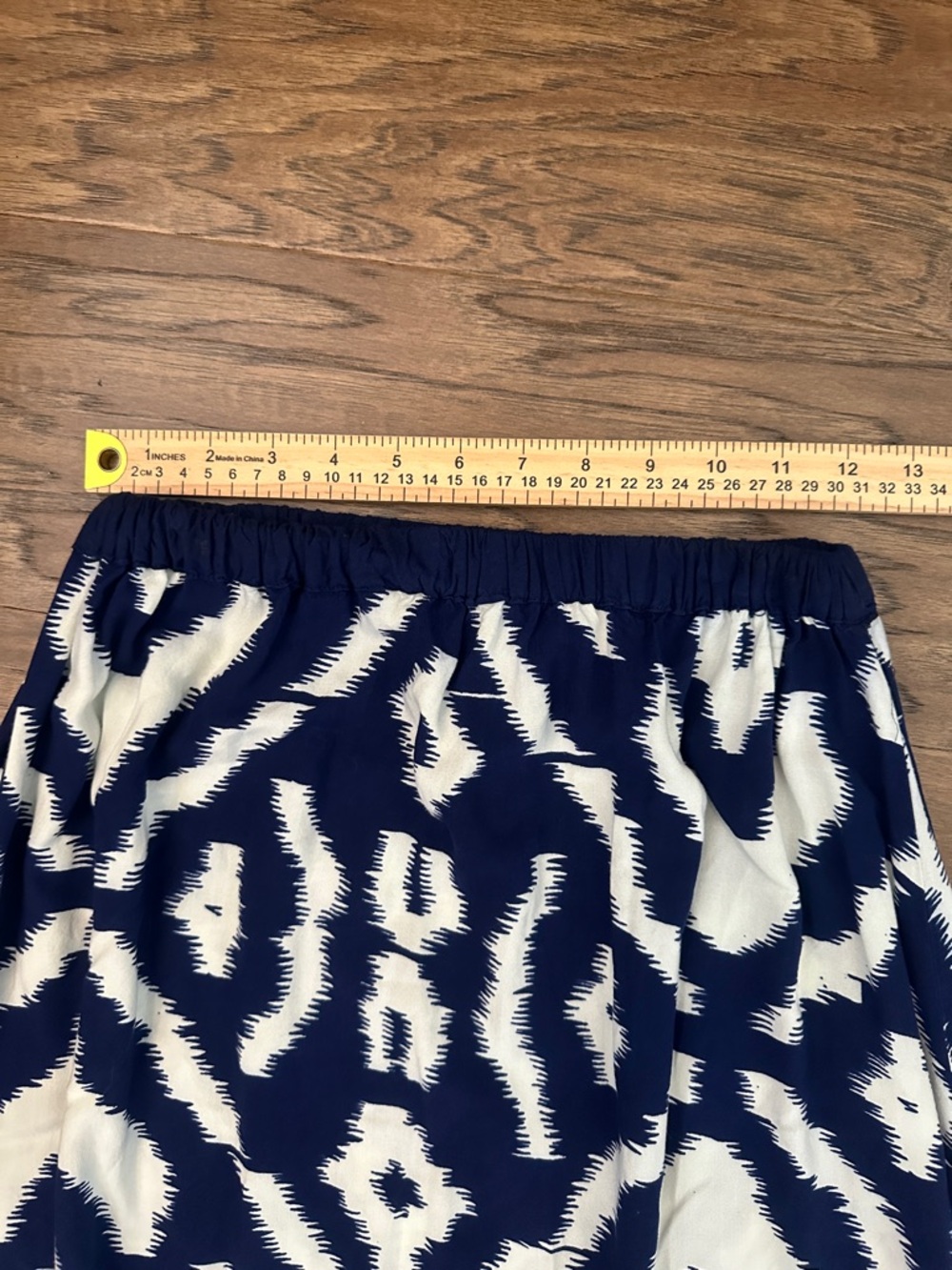 Angie bohemian-inspired navy S maxi skirt with bold ikat and geometric prints. - Picture 4 of 5